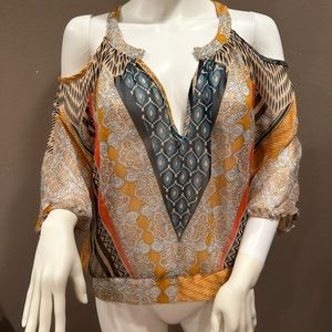 Cold shoulder print blouse 💛